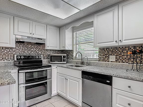 5th image of 95 Moonstone Ct