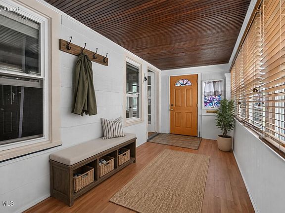4th image of 24 Maplewood Avenue