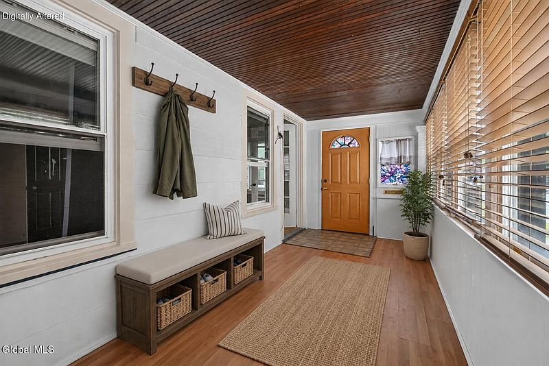 4th image of 24 Maplewood Avenue