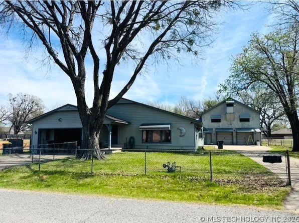 1317 N 1st St, Jenks, OK 74037