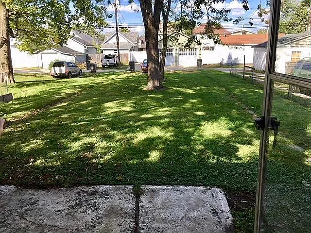 1624 Pleasant St — Photo 10