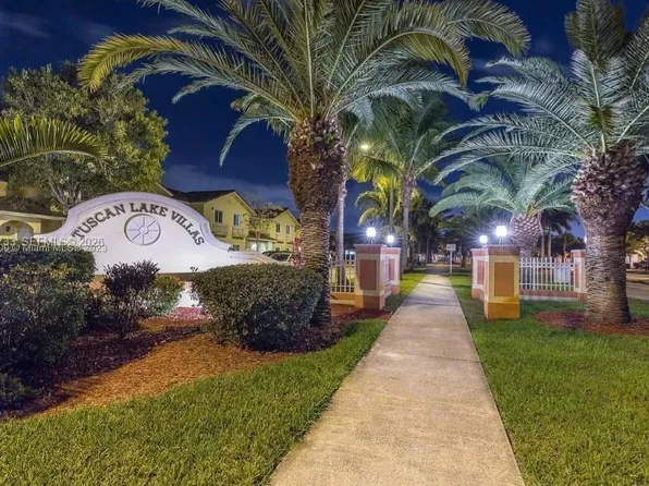17853 NW 74th Path, Hialeah, FL 33015