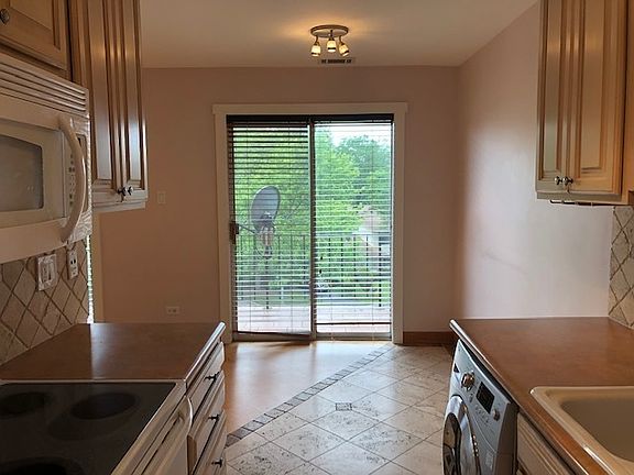 4th image of 725 W Huntington Commons Rd APT 401