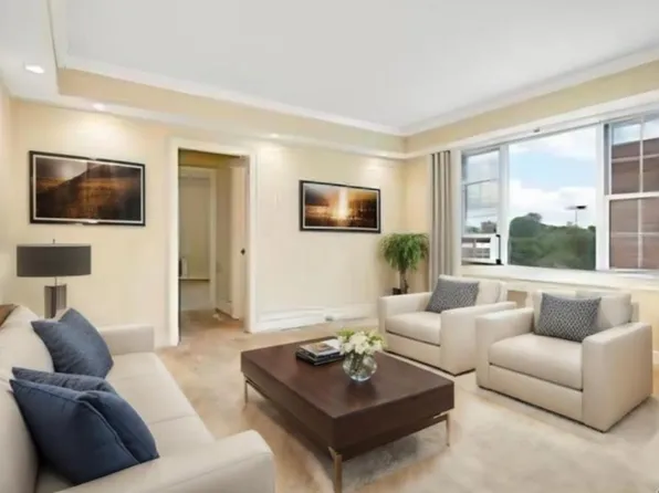210 Pelham Rd, New Rochelle, NY 10805