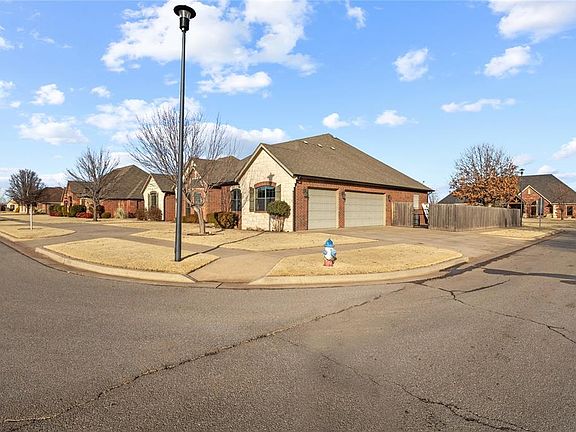 3rd image of 3500 Callaway Dr