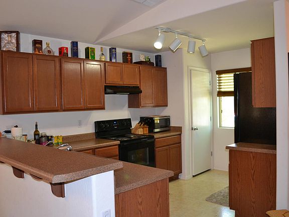 3rd image of 900 W Broadway Ave