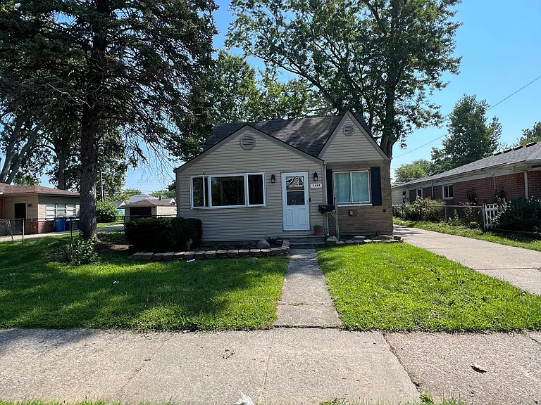5694 Robindale Ave — Photo 3