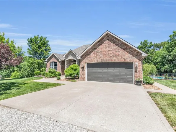 43498 Walnut Ln, Richmond, MO 64085