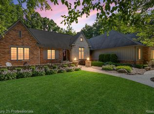 5170 Springdale Ct, Clarkston, MI 48348