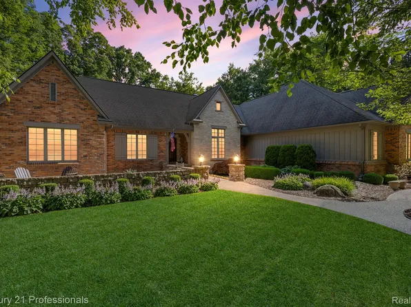 5170 Springdale Ct, Clarkston, MI 48348