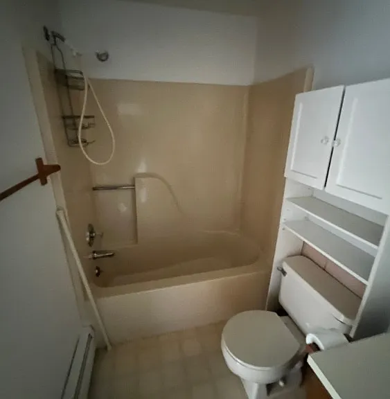301 E Elm St #BASEMENT — Photo 4