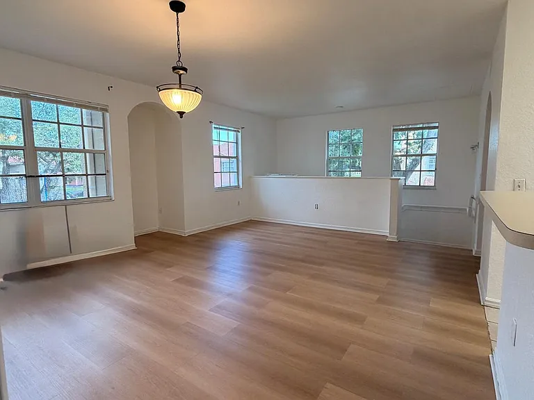 2705 Belmont Ln #2705 — Photo 4