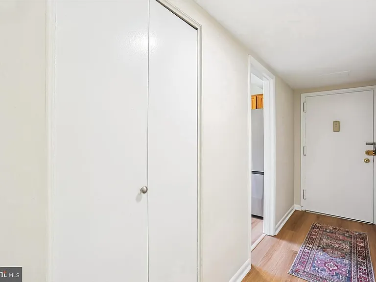 10601 Weymouth St #4 — Photo 3