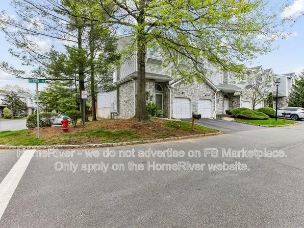 1 Picaron Pl, Laurence Harbor, NJ 08879