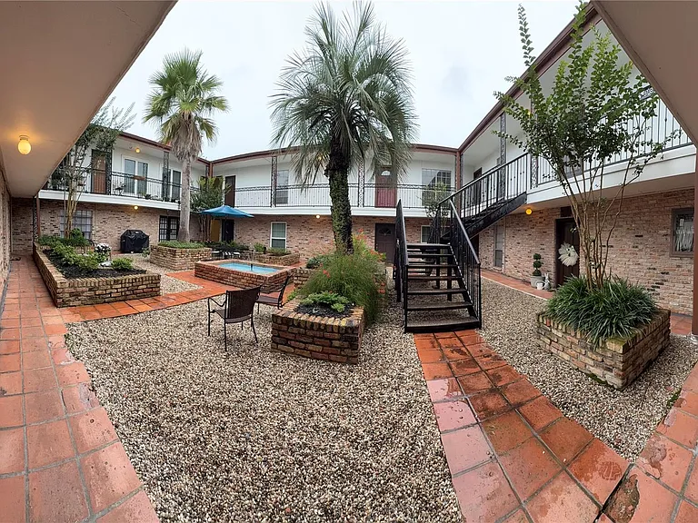 1909 Brun St #4 — Photo 2