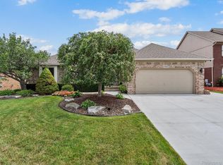 46822 W Ridge Dr, Macomb, MI 48044