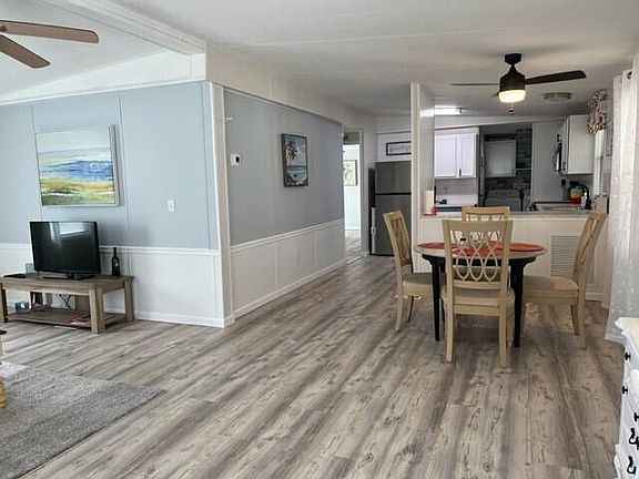 2nd image of 717 Periwinkle Cir