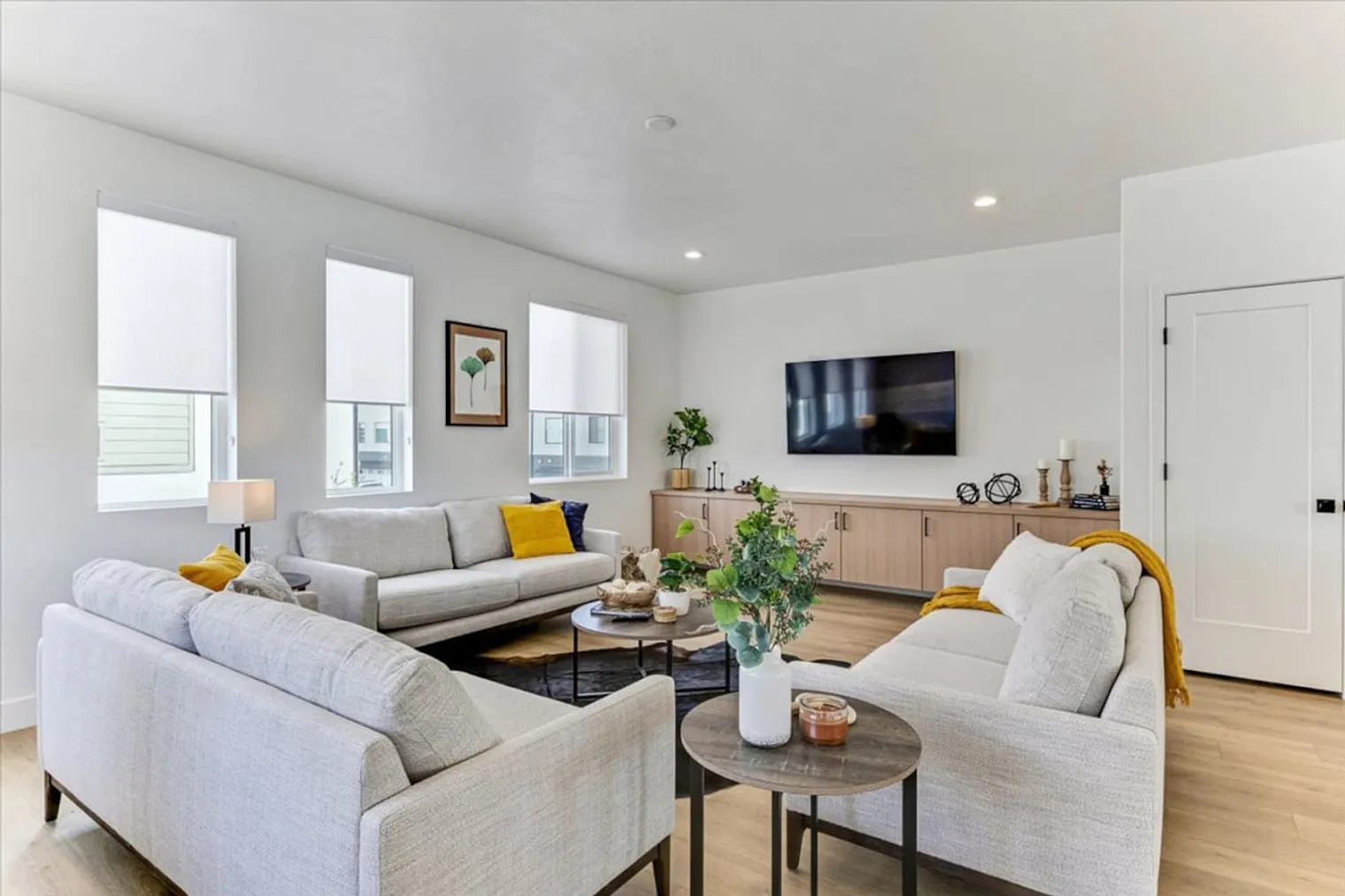 4 bed, 3.0 bath, 1991 sqft, $4,615 — Photo 3