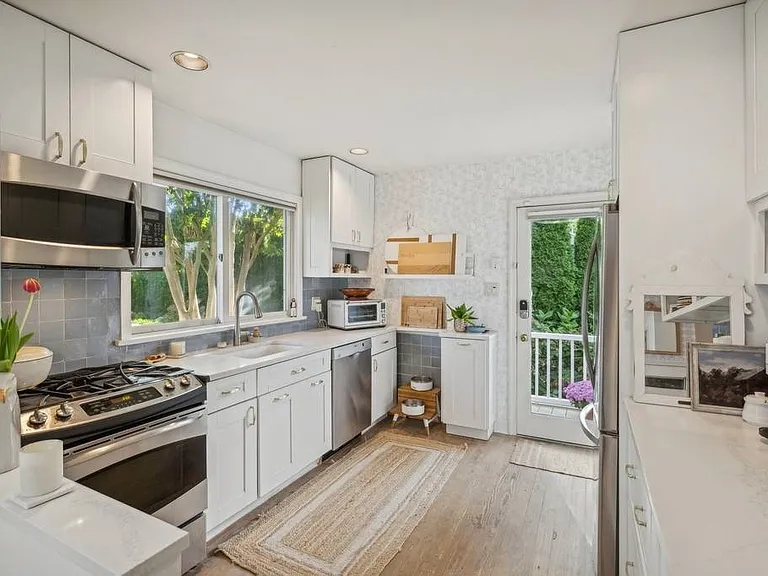 62 Middle Pond Rd — Photo 11