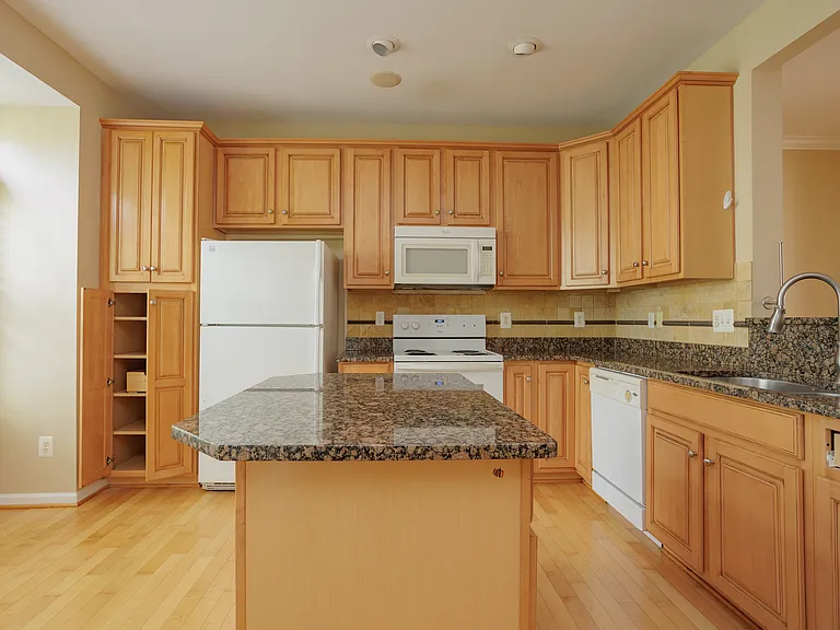 500 Monroe Point Dr — Photo 31