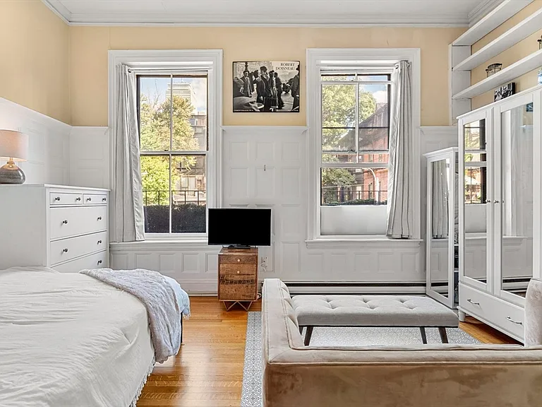 425 Beacon St #2 — Photo 1