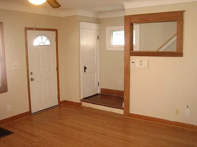 653 Carlton St photo 1