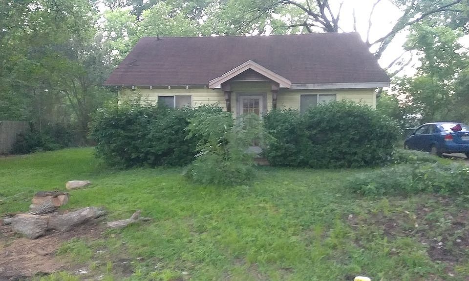 1st image of 904 Peach St