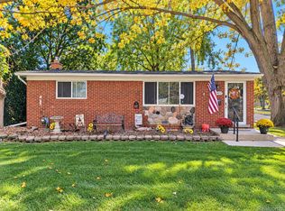 20412 Luna St, Clinton Township, MI 48035