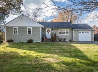 12 Bradish Ln, Babylon, NY 11702
