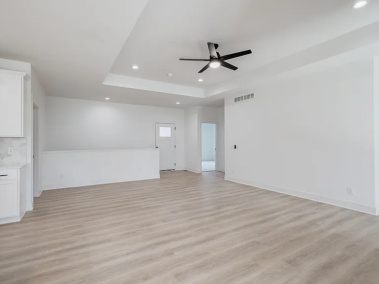 4917 Spire St — Photo 2