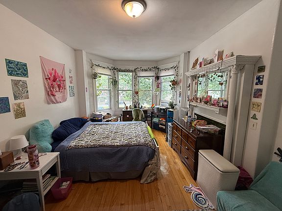 4th image of 1377A Commonwealth Ave #2