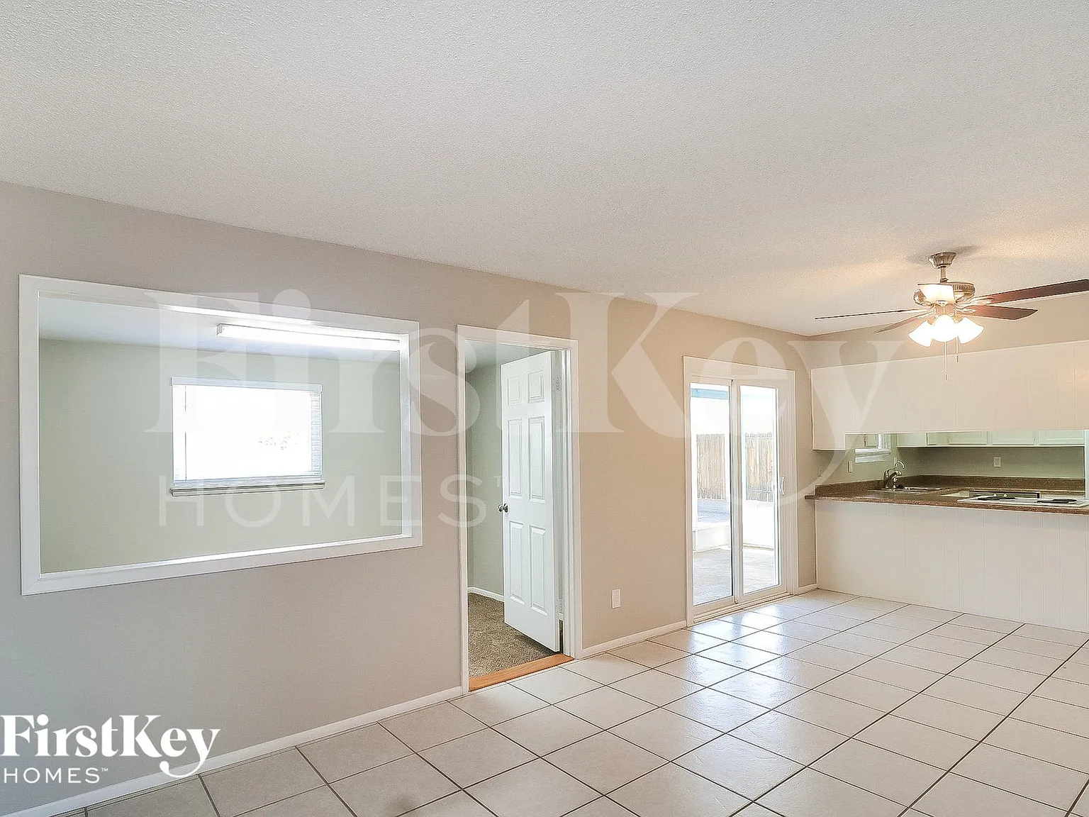 3 bed, 2.0 bath, 1572 sqft, $2,110 — Photo 3