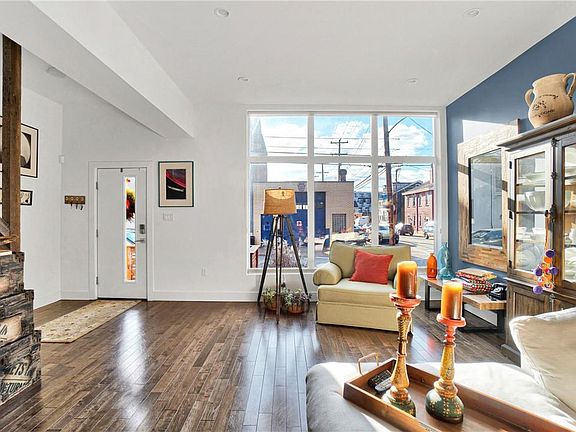 3rd image of 127 44th St