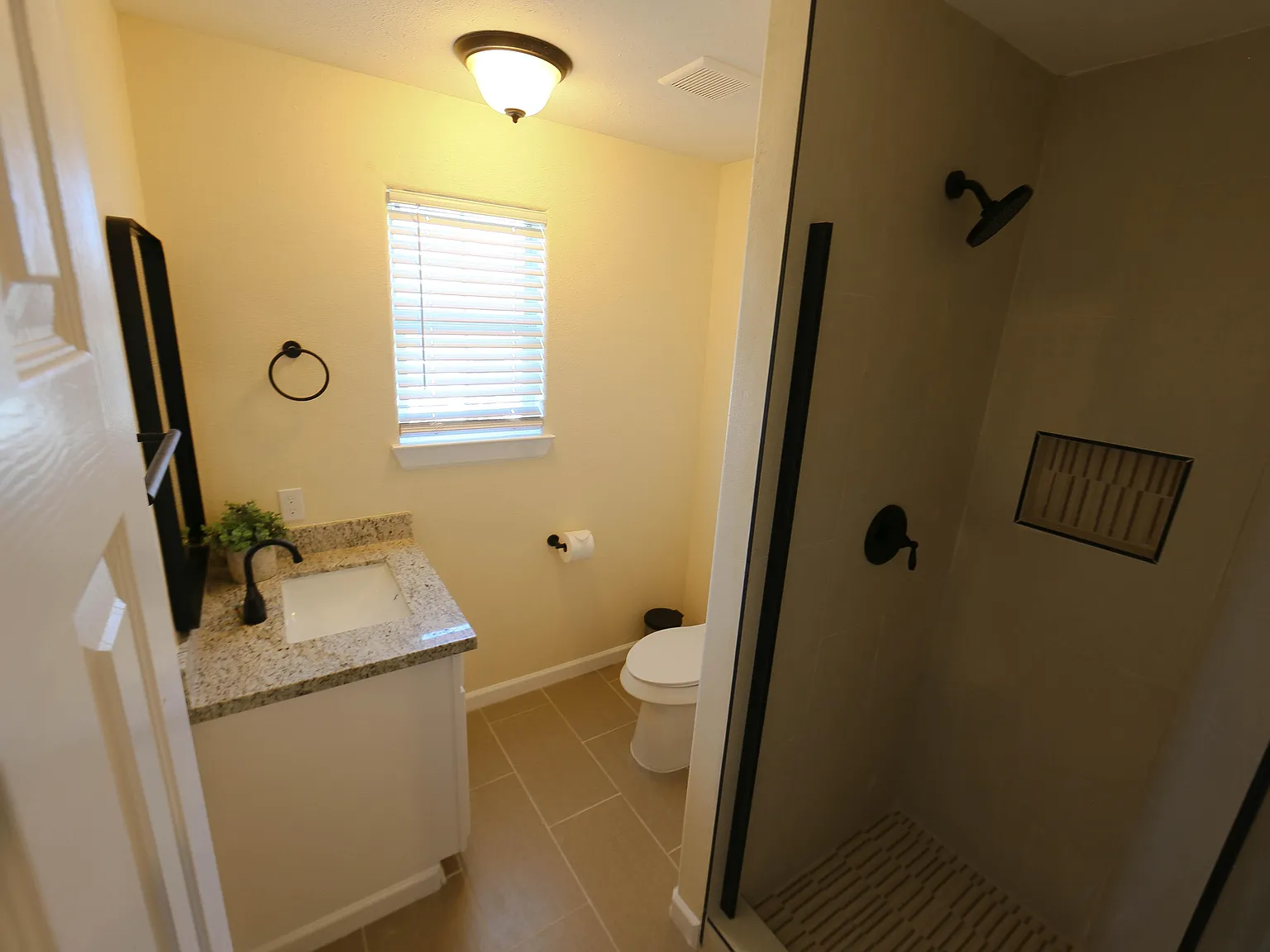 4 bed, 3.0 bath, 2229 sqft, $689 — Photo 4