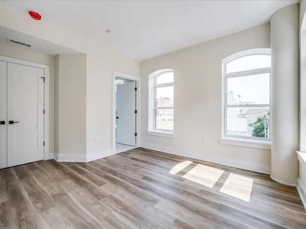 237 Washington Street image 13 of 34