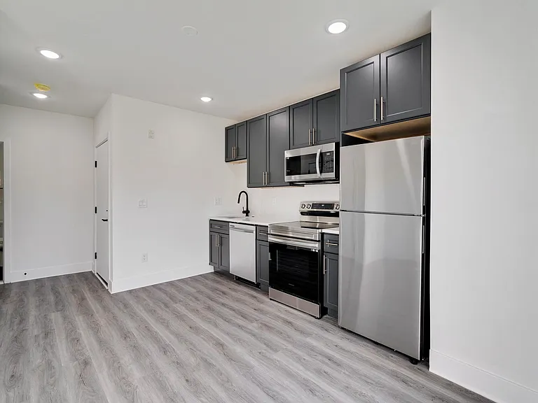4735 Hazel Ave #3F — Photo 4