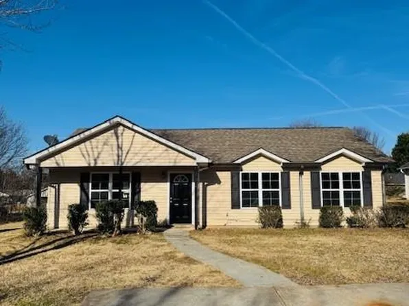 415 Dove Ln, Social Circle, GA 30025