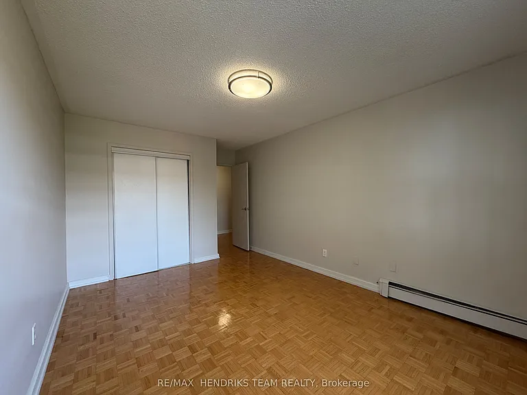 33 Leaside Dr #402 — Photo 8