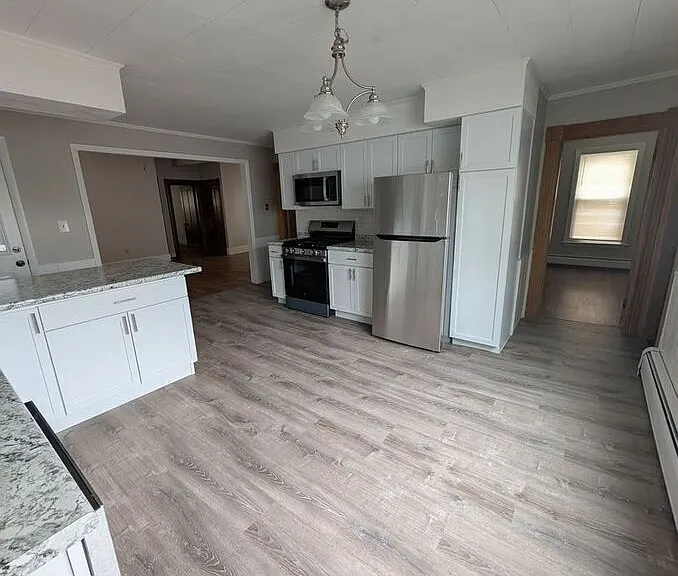465 Cartier St #1 — Photo 4