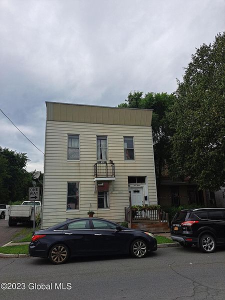 2nd image of 915 23rd Street