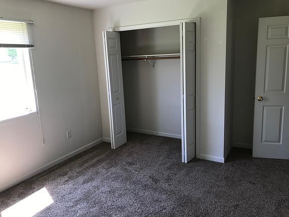 5th image of 558 Kelvington Dr APT 4