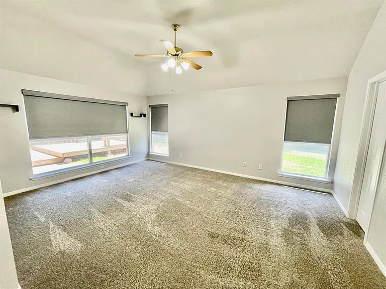 902 Cashew Ln — Photo 8