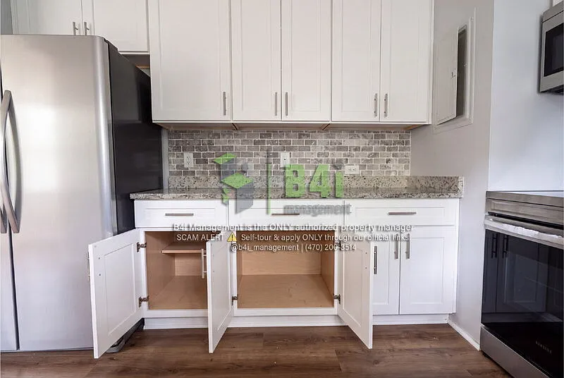 3 bed, 1.0 bath, 960 sqft, $895 — Photo 2
