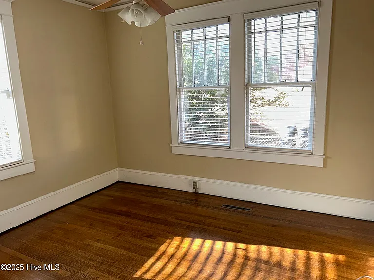 409 Biltmore St — Photo 10