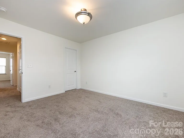 2436 Silverthorn Dr — Photo 28