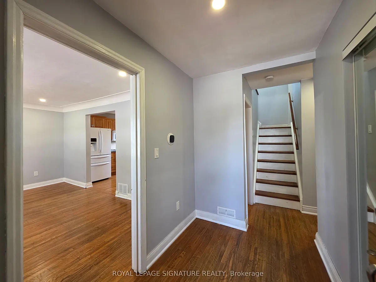 Building Photo - 100 Corman Ave #UPPER LEVEL