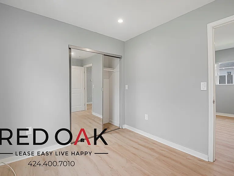 923 W 75th St #927-3/4 — Photo 6