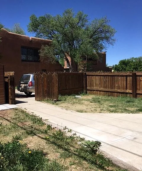 303 Hinde St — Photo 19