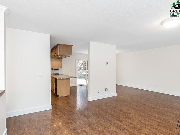 3rd image of 4437 Stanford Dr