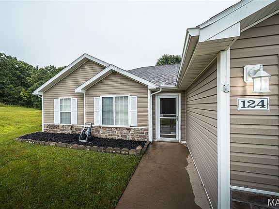 2nd image of 124 Lakeview Ct